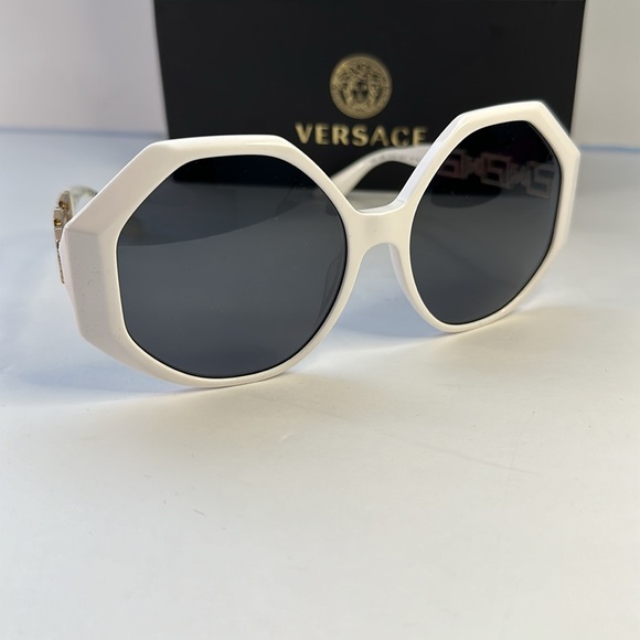 New Authentic Versace VE 4395 (314/87) sunglasses - Picture 3 of 13